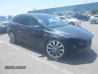 2016 Tesla Model X 70D z VIN 5YJXCAE29GF006641, wystawiony jako IAAI lot #42464425 z przebiegiem 72 194 mil mil oraz . Historia ofert i sprzedaży dostępna na DreamBid. Obrazek 1.