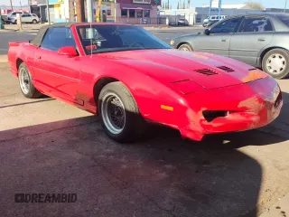 1991 Pontiac Firebird z VIN 1G2FW33F9ML242143, wystawiony jako Copart lot #43435095 z przebiegiem 141 734 mil mil oraz Czysty tytuł • Clean title. Historia ofert i sprzedaży dostępna na DreamBid. Obrazek 1.