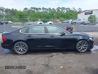 2018 Volvo S90 Momentum z VIN LVY982AKXJP032631, wystawiony jako IAAI lot #42204902 z przebiegiem 178 192 mil mil oraz . Historia ofert i sprzedaży dostępna na DreamBid. Obrazek 13.