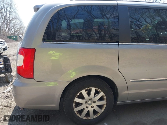 2016 Chrysler Town & Country Touring with VIN 2C4RC1BGXGR149949, listed as a IAAI auction lot 42074695 with 52,644 mi miles. Bid and sale history available at carsss.com. Image 12.