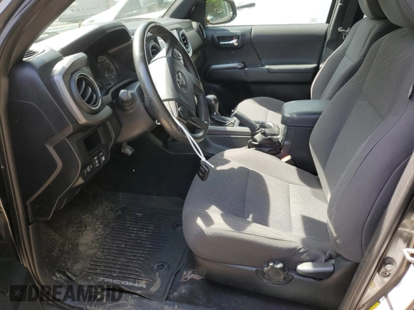2017 Toyota Tacoma SR5 z VIN 3TMDZ5BN6HM017990, wystawiony jako Copart lot #57982205 z przebiegiem 51 890 mil mil oraz Szkoda całkowita • Salvage title. Historia ofert i sprzedaży dostępna na DreamBid. Obrazek 7.