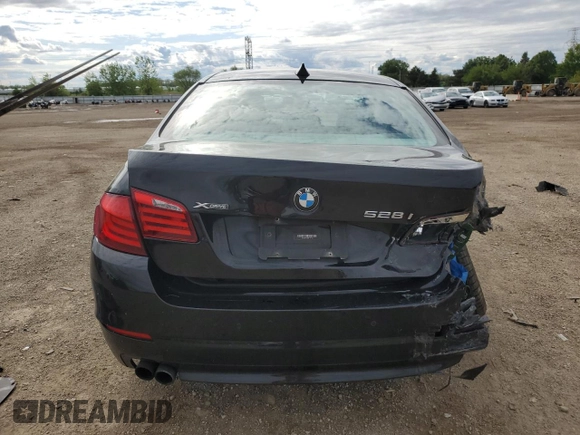 2013 BMW 5 Series 528i xDrive z VIN WBAXH5C58DD108132, wystawiony jako Copart lot #57969865 z przebiegiem 68 308 mil mil oraz Szkoda całkowita • Salvage title. Historia ofert i sprzedaży dostępna na DreamBid. Obrazek 6.