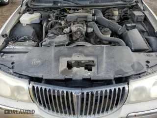 2001 Lincoln Town Car Executive with VIN 1LNHM81W81Y700002, listed as a Copart auction lot 47018365 with 129,456 mi miles and Salvage Title. Bid and sale history available at carsss.com. Image 11.