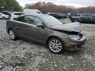 2015 Volkswagen Eos Komfort with VIN WVWBW8AH3FV000399, listed as a Copart auction lot 81398264 with 82,533 mi miles and Salvage Title. Bid and sale history available at DreamBid. Image 4.