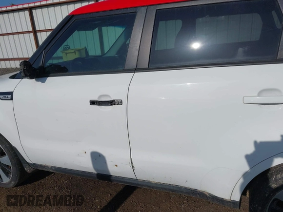 2016 Kia Soul + z VIN KNDJP3A55G7252937, wystawiony jako IAAI lot #42130432 z przebiegiem 70 421 mil mil oraz . Historia ofert i sprzedaży dostępna na DreamBid. Obrazek 14.