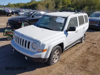 2016 Jeep Patriot Sport SE z VIN 1C4NJPBA8GD575435, wystawiony jako IAAI lot #40553382 z przebiegiem 187 685 mil mil oraz . Historia ofert i sprzedaży dostępna na DreamBid. Obrazek 2.