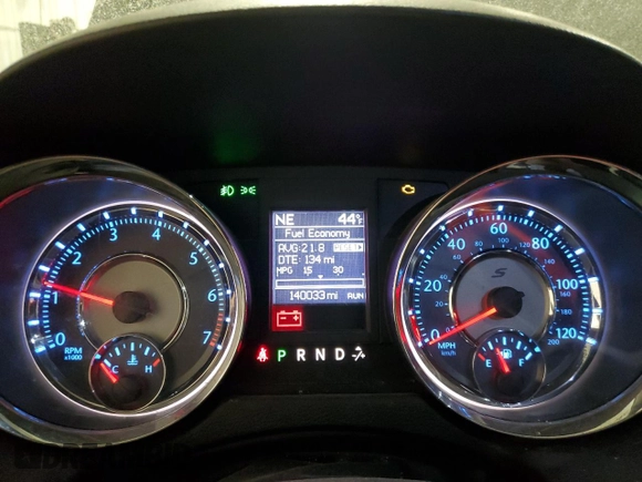 2015 Chrysler Town & Country S with VIN 2C4RC1HG4FR572726, listed as a Copart auction lot 86858984 with 140,033 mi miles and Salvage Title. Bid and sale history available at DreamBid. Image 9.