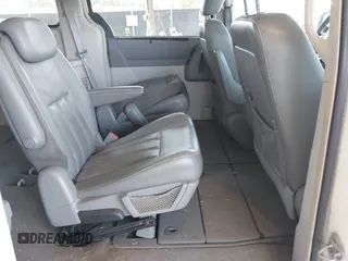 2010 Chrysler Town & Country Touring z VIN 2A4RR5D18AR188314, wystawiony jako IAAI lot #42290075 z przebiegiem 174 120 mil mil oraz . Historia ofert i sprzedaży dostępna na DreamBid. Obrazek 8.