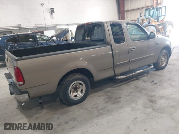 2001 Ford F-150 XL z VIN 1FTZX17241NB44865, wystawiony jako IAAI lot #42033863 z przebiegiem 145 072 mil mil oraz . Historia ofert i sprzedaży dostępna na DreamBid. Obrazek 4.