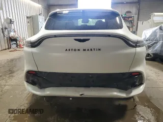 2023 Aston Martin DBX z VIN SD7VUJAW3PTV08474, wystawiony jako Copart lot #66961574 z przebiegiem 3449 mil mil oraz Szkody całkowita. Historia ofert i sprzedaży dostępna na DreamBid. Obrazek 6.