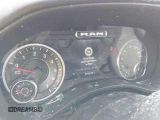 2022 Ram 1500 Big Horn z VIN 1C6SRFFT7NN415143, wystawiony jako IAAI lot #42140645 z przebiegiem 25 468 mil mil oraz . Historia ofert i sprzedaży dostępna na DreamBid. Obrazek 7.