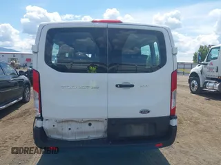 2021 Ford Transit Passenger XL z VIN 1FBAX2Y87MKA31170, wystawiony jako IAAI lot #42348150 z przebiegiem 60 124 mil mil oraz . Historia ofert i sprzedaży dostępna na DreamBid. Obrazek 16.