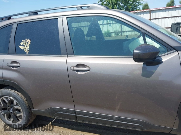 2025 Subaru Forester Premium with VIN JF2SLDDC1SH572986, listed as a IAAI auction lot 42517134 with 313 mi miles and . Bid and sale history available at DreamBid. Image 13.