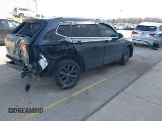 2022 Volkswagen Tiguan SE z VIN 3VV2B7AX4NM118467, wystawiony jako IAAI lot #41769676 z przebiegiem 55 305 mil mil oraz . Historia ofert i sprzedaży dostępna na DreamBid. Obrazek 4.