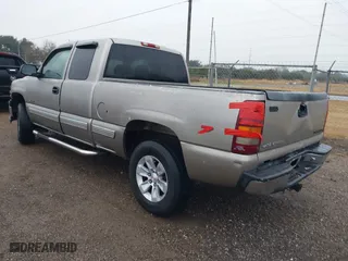 2000 Chevrolet Silverado 1500 LT with VIN 1GCEK19T4YE178639, listed as a IAAI auction lot 41397830 with 289,674 mi miles. Bid and sale history available at carsss.com. Image 3.
