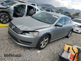 2013 Volkswagen Passat SE w/Sunroof & Nav with VIN 1VWBP7A35DC085070, listed as a Copart auction lot 46667265 with 205,166 mi miles and Salvage Title. Bid and sale history available at carsss.com. Image 1.