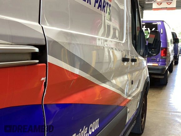 2016 Ford Transit Cargo z VIN 1FTYR2CM4GKA95793, wystawiony jako IAAI lot #42428255 z przebiegiem 258 056 mil mil oraz . Historia ofert i sprzedaży dostępna na DreamBid. Obrazek 1.