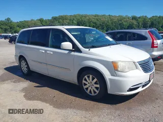 2014 Chrysler Town & Country Touring z VIN 2C4RC1BG0ER247126, wystawiony jako IAAI lot #42319234 z przebiegiem 208 004 mil mil oraz . Historia ofert i sprzedaży dostępna na DreamBid. Obrazek 1.