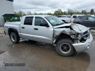2005 Dodge Dakota Laramie z VIN 1D7HW58N95S200293, wystawiony jako Copart lot #56053075 z przebiegiem 104 769 mil mil oraz Szkody całkowita. Historia ofert i sprzedaży dostępna na DreamBid. Obrazek 4.
