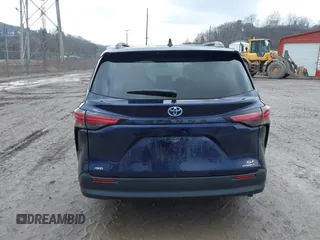 2021 Toyota Sienna XLE with VIN 5TDJSKFC0MS015340, listed as a IAAI auction lot 41683182 with 47,047 mi miles. Bid and sale history available at carsss.com. Image 16.