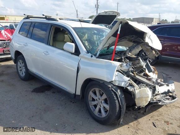 2011 Toyota Highlander with VIN 5TDZK3EH9BS046931, listed as a IAAI auction lot 41505790 with 1 mi miles. Bid and sale history available at carsss.com. Image 1.