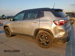 2020 Jeep Compass Altitude z VIN 3C4NJCBB7LT118041, wystawiony jako Copart lot #52822225 z przebiegiem 76 700 mil mil oraz Szkody całkowita. Historia ofert i sprzedaży dostępna na DreamBid. Obrazek 2.