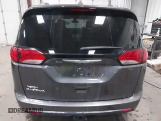 2017 Chrysler Pacifica Touring L z VIN 2C4RC1BGXHR753504, wystawiony jako IAAI lot #41330337 z przebiegiem 103 403 mil mil oraz . Historia ofert i sprzedaży dostępna na DreamBid. Obrazek 16.
