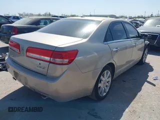 2010 Lincoln MKZ z VIN 3LNHL2GC4AR631790, wystawiony jako IAAI lot #41844306 z przebiegiem 207 402 mil mil oraz . Historia ofert i sprzedaży dostępna na DreamBid. Obrazek 4.