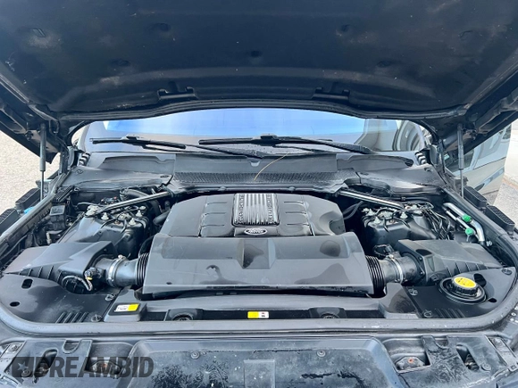 2018 Land Rover Range Rover Sport SE with VIN SALWG2RV3JA699712, listed as a Copart auction lot 88499055 with 136,324 mi miles and Clean title. Bid and sale history available at DreamBid. Image 7.