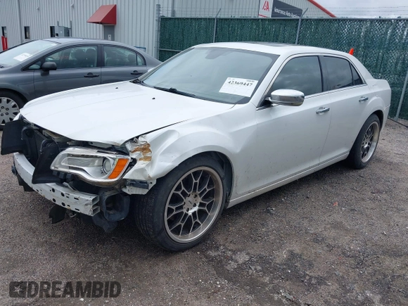 2011 Chrysler 300 C z VIN 2C3CA6CT4BH529179, wystawiony jako IAAI lot #42369447 z przebiegiem 162 060 mil mil oraz . Historia ofert i sprzedaży dostępna na DreamBid. Obrazek 2.