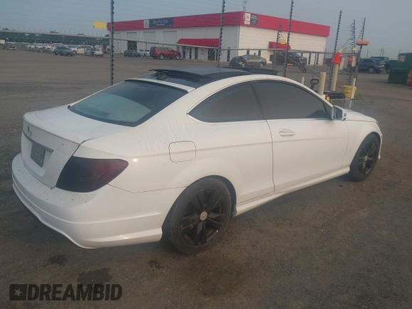 2014 Mercedes-Benz C 250 с VIN WDDGJ4HB5EG210168, выставлен на аукционе IAAI как лот 42379990 с пробегом 139 270 миль миль и . История ставок и продаж доступна на DreamBid. Изображение 4.