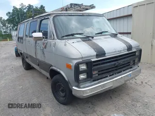1989 Chevrolet Chevy Van z VIN 1GBEG25H3K7151232, wystawiony jako IAAI lot #42165367 z przebiegiem 51 200 mil mil oraz . Historia ofert i sprzedaży dostępna na DreamBid. Obrazek 1.
