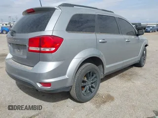 2019 Dodge Journey SE z VIN 3C4PDCBB5KT861358, wystawiony jako IAAI lot #41947841 z przebiegiem 82 099 mil mil oraz . Historia ofert i sprzedaży dostępna na DreamBid. Obrazek 4.