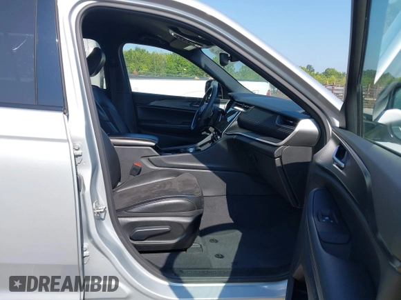 2023 Jeep Grand Cherokee Laredo z VIN 1C4RJKAG9P8865637, wystawiony jako IAAI lot #42682535 z przebiegiem 63 710 mil mil oraz . Historia ofert i sprzedaży dostępna na DreamBid. Obrazek 5.