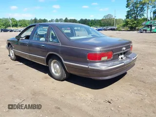 1993 Chevrolet Caprice z VIN 1G1BN53E9PR106587, wystawiony jako IAAI lot #42310802 z przebiegiem 77 043 mil mil oraz . Historia ofert i sprzedaży dostępna na DreamBid. Obrazek 3.