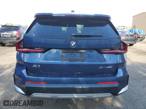 2024 BMW X1 xDrive28i z VIN WBX73EF0XR5017143, wystawiony jako Copart lot #54323325 z przebiegiem 5 411 mil mil oraz Szkoda całkowita • Salvage title. Historia ofert i sprzedaży dostępna na DreamBid. Obrazek 6.