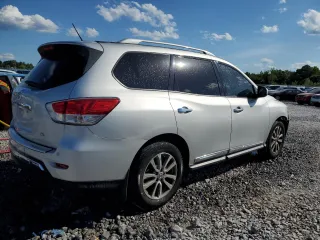 2015 Nissan Pathfinder S z VIN 5N1AR2MNXFC633135, wystawiony jako Copart lot #57804525 z przebiegiem 139 929 mil mil oraz Szkoda całkowita • Salvage title. Historia ofert i sprzedaży dostępna na DreamBid. Obrazek 3.