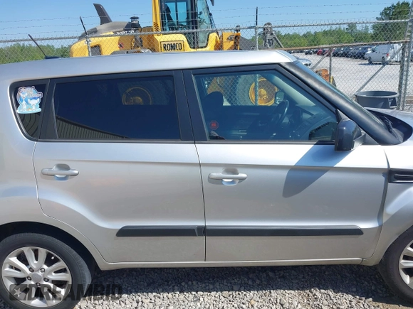 2013 Kia Soul + z VIN KNDJT2A69D7558159, wystawiony jako IAAI lot #41978478 z przebiegiem 223 717 mil mil oraz . Historia ofert i sprzedaży dostępna na DreamBid. Obrazek 13.