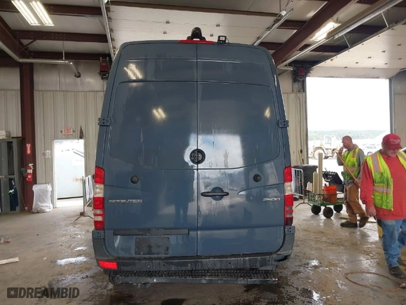 2018 Mercedes-Benz Sprinter Cargo Van Worker with VIN WD3PE7CD8JP643531, listed as a IAAI auction lot 41895541 with 106,472 mi miles. Bid and sale history available at carsss.com. Image 17.