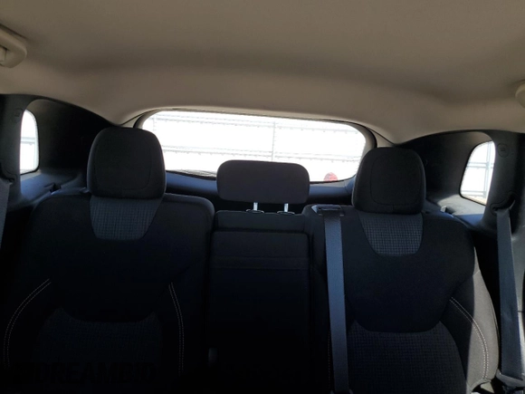 2015 Jeep Cherokee Latitude z VIN 1C4PJMCB2FW734385, wystawiony jako Copart lot #57333805 z przebiegiem 121 249 mil mil oraz Szkoda całkowita • Salvage title. Historia ofert i sprzedaży dostępna na DreamBid. Obrazek 10.