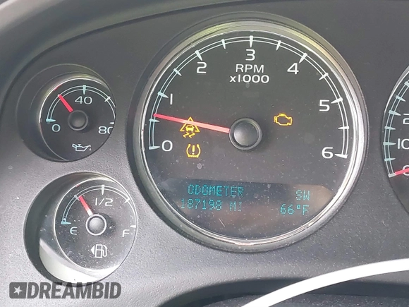 2010 Chevrolet Suburban LTZ with VIN 1GNUKKE31AR271504, listed as a IAAI auction lot 41870727 with 187,198 mi miles. Bid and sale history available at carsss.com. Image 15.