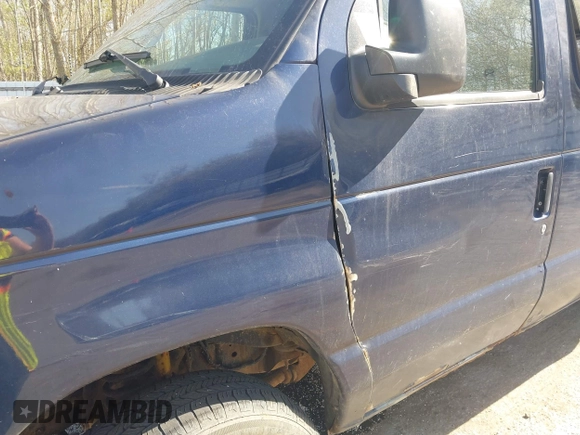 2005 Ford Econoline Passenger XL with VIN 1FBNE31L55HB00500, listed as a IAAI auction lot 42144394 with 257,262 mi miles. Bid and sale history available at carsss.com. Image 6.