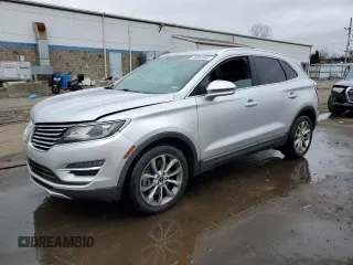 2015 Lincoln MKC z VIN 5LMCJ2A94FUJ10689, wystawiony jako Copart lot #49952045 z przebiegiem 128 040 mil mil oraz Szkody całkowita. Historia ofert i sprzedaży dostępna na DreamBid. Obrazek 1.