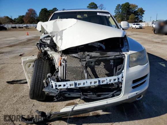 2008 Volkswagen Touareg V6 z VIN WVGBE77L88D024775, wystawiony jako Copart lot #83843144 z przebiegiem 152 413 mil mil oraz Szkoda całkowita • Salvage title. Historia ofert i sprzedaży dostępna na DreamBid. Obrazek 5.