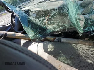 2001 Ford F-250 XL с VIN 3FTNX21L31MA46717, выставлен на аукционе Copart как лот 56552235 с пробегом 96 702 миль миль и Списание • Salvage title. История ставок и продаж доступна на DreamBid. Изображение 8.
