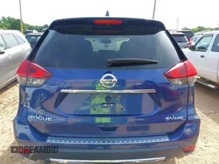 2017 Nissan Rogue SV z VIN 5N1AT2MV0HC841769, wystawiony jako IAAI lot #42295364 z przebiegiem 64 541 mil mil oraz . Historia ofert i sprzedaży dostępna na DreamBid. Obrazek 16.