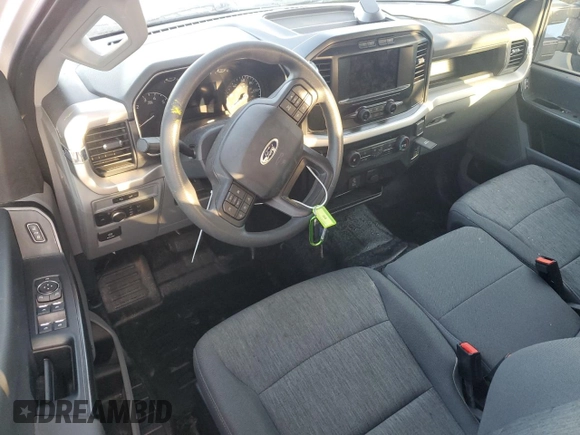 2022 Ford F-150 XL z VIN 1FTFX1C84NKE67799, wystawiony jako Copart lot #79123654 z przebiegiem Nie podano mil oraz Nie do naprawy • Non repairable. Historia ofert i sprzedaży dostępna na DreamBid. Obrazek 8.