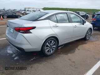 2023 Nissan Versa SV z VIN 3N1CN8EV2PL851282, wystawiony jako IAAI lot #41904319 z przebiegiem 41 651 mil mil oraz . Historia ofert i sprzedaży dostępna na DreamBid. Obrazek 4.