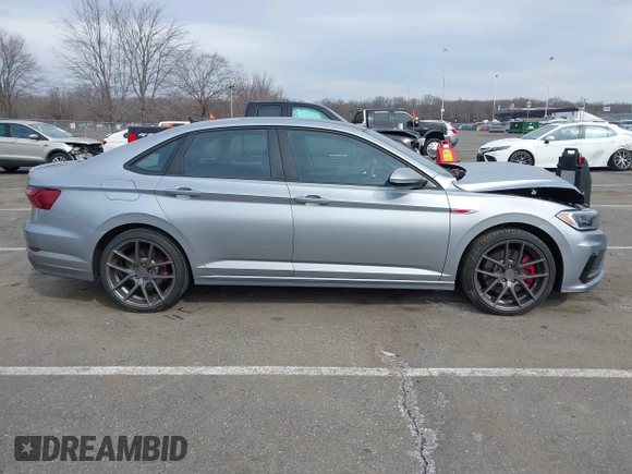 2021 Volkswagen Jetta S z VIN 3VW6T7BU3MM020687, wystawiony jako IAAI lot #41621894 z przebiegiem 25 837 mil mil oraz . Historia ofert i sprzedaży dostępna na DreamBid. Obrazek 13.