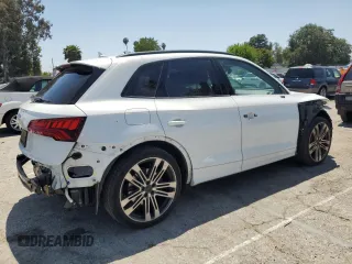2019 Audi SQ5 Premium Plus with VIN WA1B4AFY4K2065113, listed as a Copart auction lot 54345894 with 32,201 mi miles and Salvage Title. Bid and sale history available at DreamBid. Image 3.
